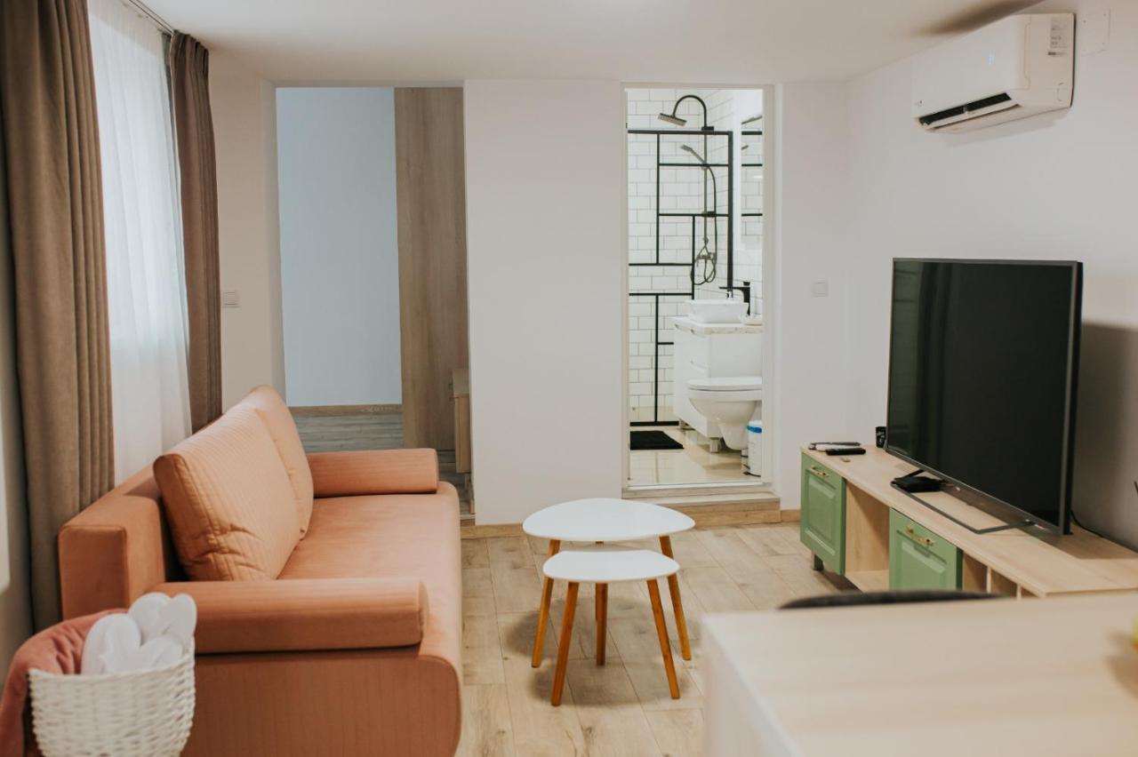 Regim Hotelier Lotusul Verde Oradea Exterior photo